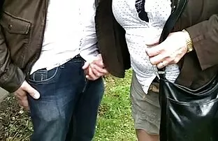 Uma Asiática xxx vidio pornografico heterossexual tem um broche.
