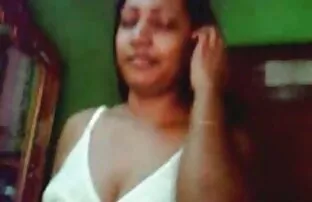 O galo gay britânico David Shannon acaricia a pila quero ver os melhores vídeos pornô brasileiro e o rabo