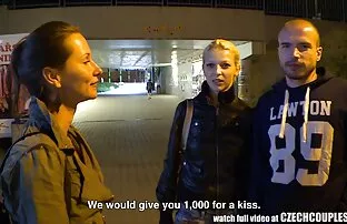 Transexual excitada adora fazer os melhores vídeos de pornô de sua grande pila