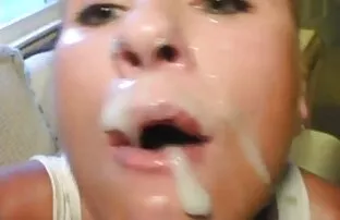 Uma transexual Asiática adora chupar a melhores pornores pila do parceiro.