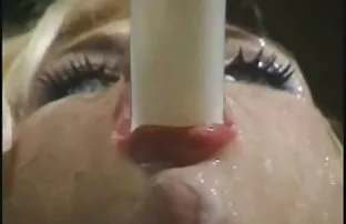 A jovem gótica Ramona Marie os melhores vídeo pornô caseiro monta uma grande pila inter-racial depois de um broche.
