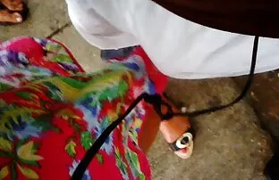 a loira com Mamas grandes masturba-se e espalha a rata molhada. os melhores vídeo pornô das panteras