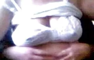 Uma Adolescente Asiática Boa recebe uma porção de esperma na boca. melhor video porno hd
